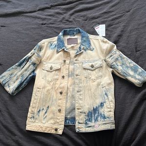 Beautiful brand new Guess jean jacket.